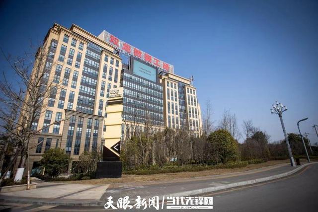 近日,贵州双龙航空港经济区双龙数据工场内,贵州煜滕煤炭行业大数据